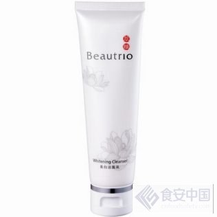 萃雅美白洁面乳