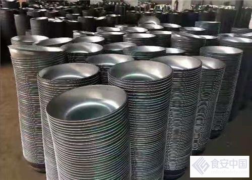 点击图片翻到下一页>> 富坊炊具专注手工铁锅,千锤百炼铸就工匠精神