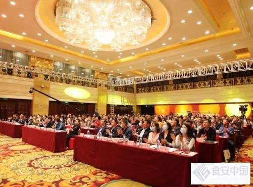 点击图片翻到下一页>> 聚合区域资源·打造共赢平台·创领蒙商新未来