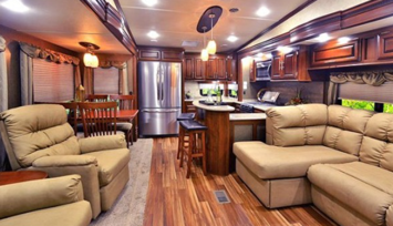 1731572561915537.png 房车内饰1.png