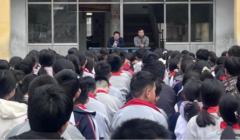 ��������ɽ�����ż�˾�����߽���ӢСѧ��չ����ѧ��һ�Ρ��շ��